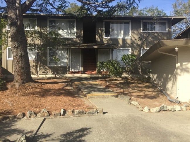 Building Photo - Farm Hill Apartments