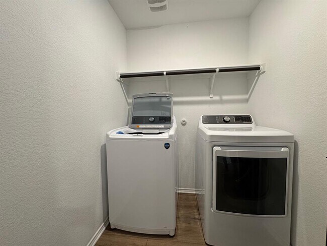 Building Photo - 520 Doherty