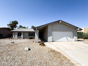Building Photo - "Charming 3-Bed Oasis with 2 Baths and 170...