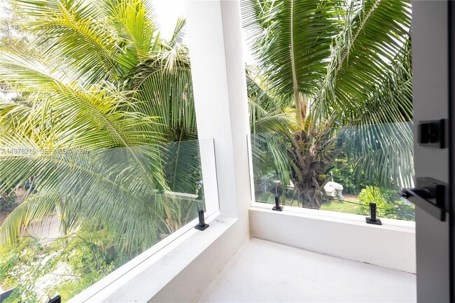 Building Photo - 8850 NE 8th Ct