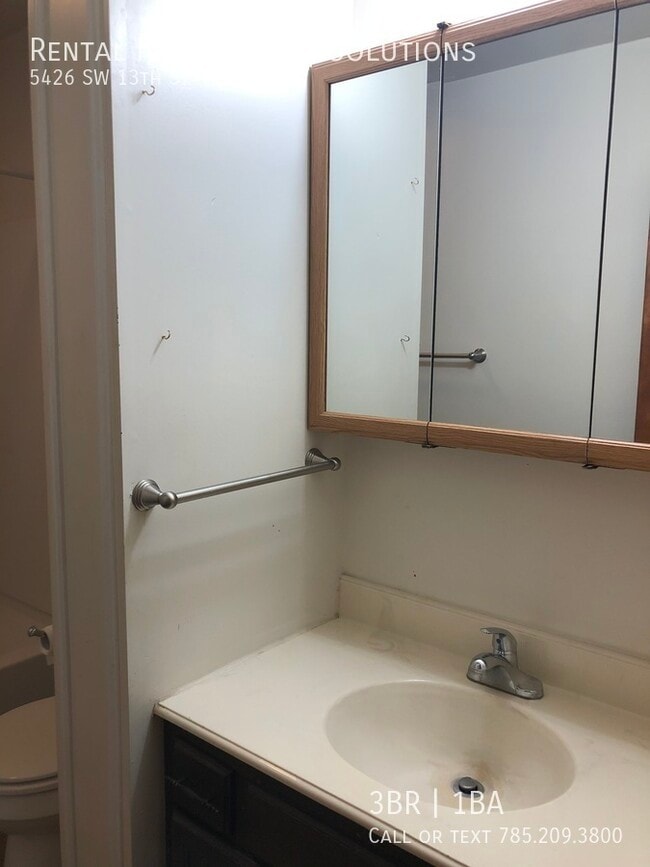 Building Photo - *HILLSDALE NEIGHBORHOOD* 5426 SW 13th St- ...
