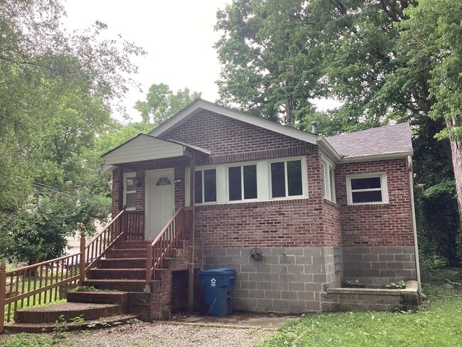 Primary Photo - 7002 N Ralston Ave