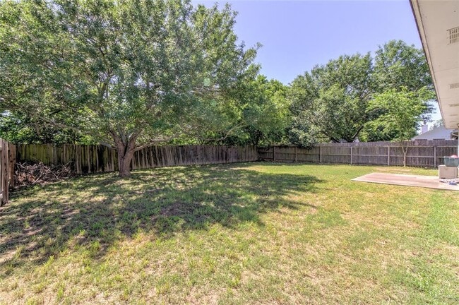 Building Photo - 1908 Quail Valley Dr