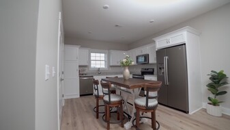 Building Photo - Woodlawn Estates