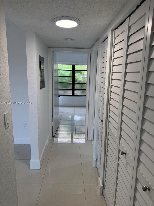 Building Photo - 9285 SW 125th Ave