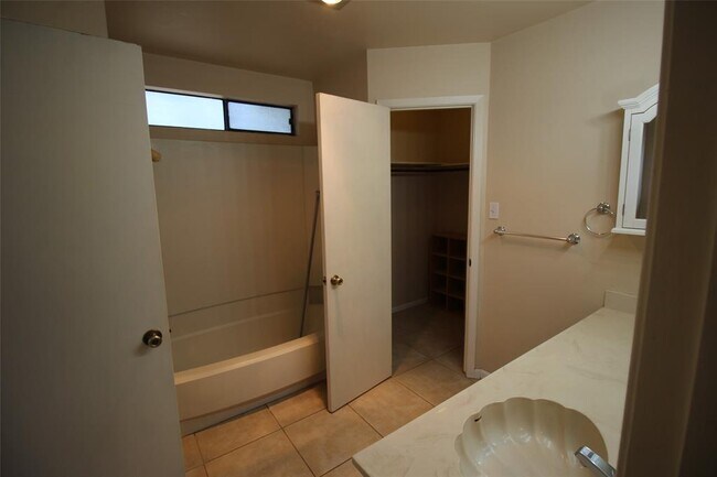 Building Photo - 5005 Cana Cove