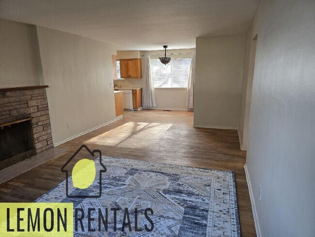 Building Photo - 1302 S 16th Ave