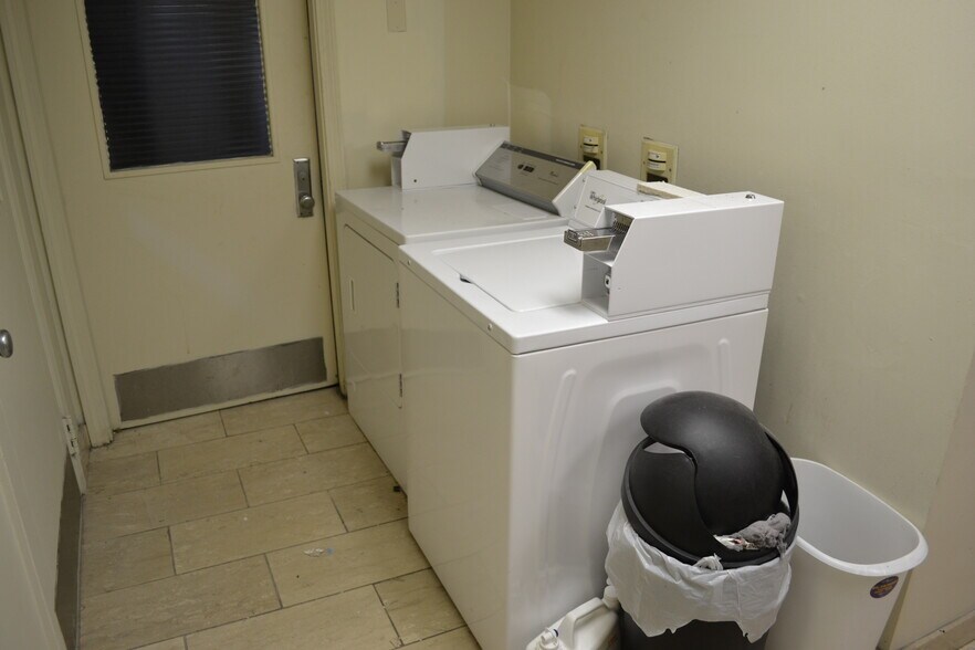 Building Photo - 120 Spruce St