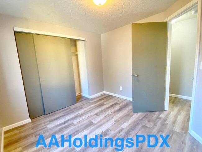 Building Photo - 8061 SE Woodstock Blvd