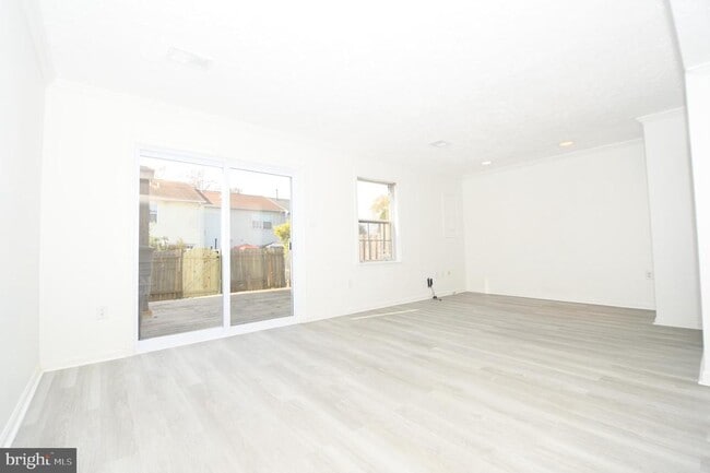 Building Photo - 8635 Union Pl