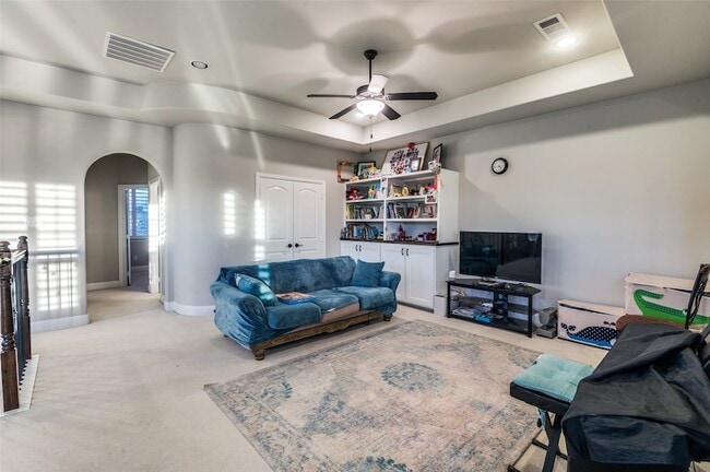 Building Photo - 630 Bridge St