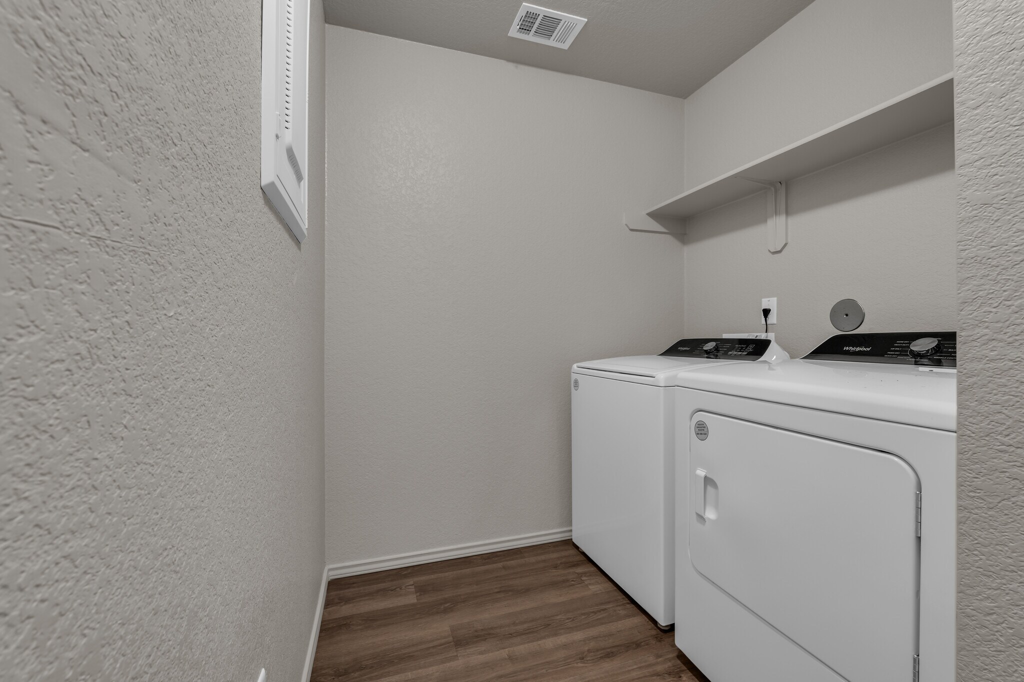 In-unit washer and dryer - 609 Lost Trl