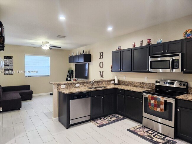 Building Photo - 11887 SW 150th Pl