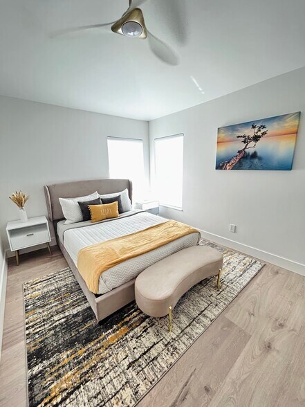 Building Photo - 6205 SE Circle St