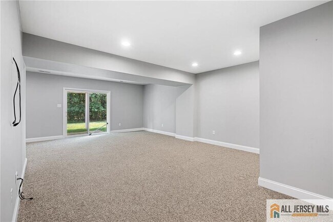 Building Photo - 89 Isabelle Ct