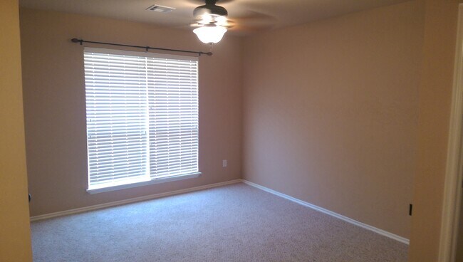 Building Photo - 12400 Village Ln