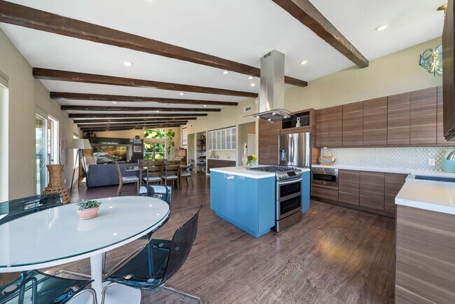 Building Photo - Monterey