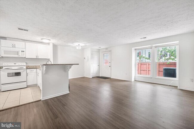 Building Photo - 13533 Demetrias Way