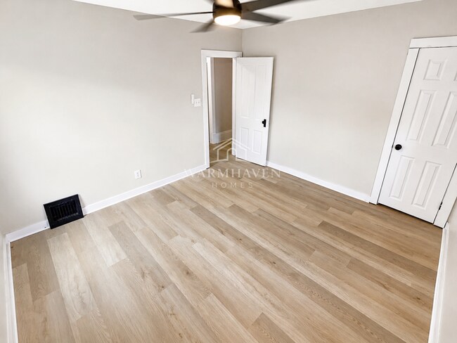 Building Photo - 402 Hall Ave