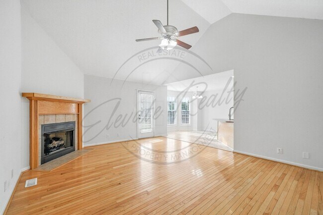 Building Photo - Charming 3 Bedroom Ranch in Clarksville!