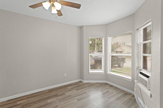 Building Photo - 523 Henke St