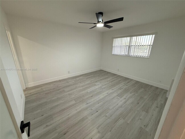 Building Photo - 7901 S Colony Cir