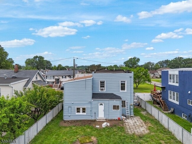 Building Photo - 70 Bruno St