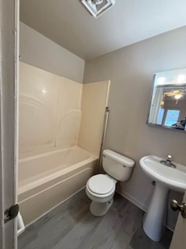 Building Photo - 2 bed / 1 bath duplex in country setting