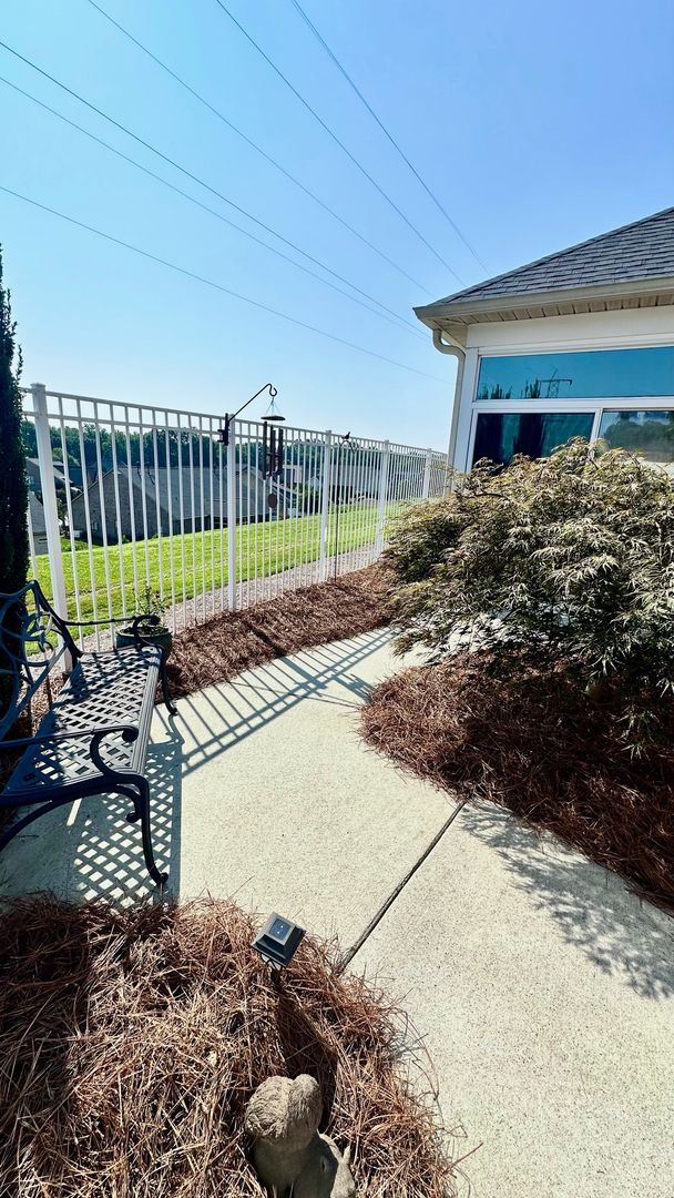 Building Photo - APPLICATION PENDING-Clemmons-Lovely Patio Home with Sunroom