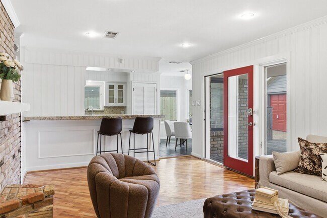 Building Photo - 531 Azaleadell Dr