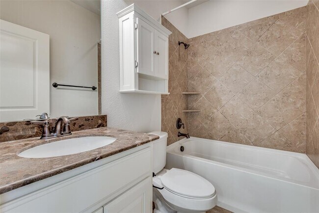 Building Photo - 4646 Rhett Ln