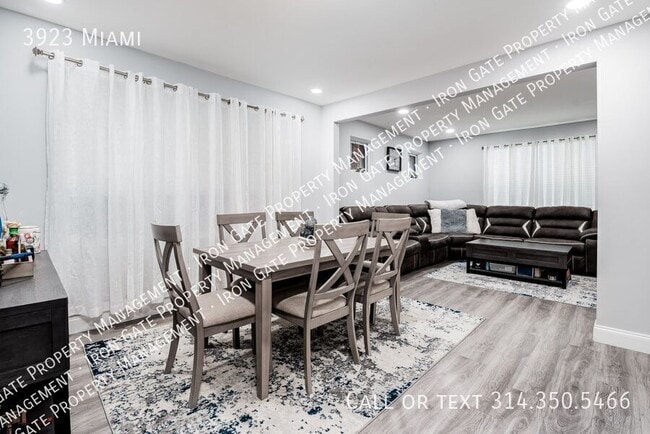 Building Photo - 3923 Miami-