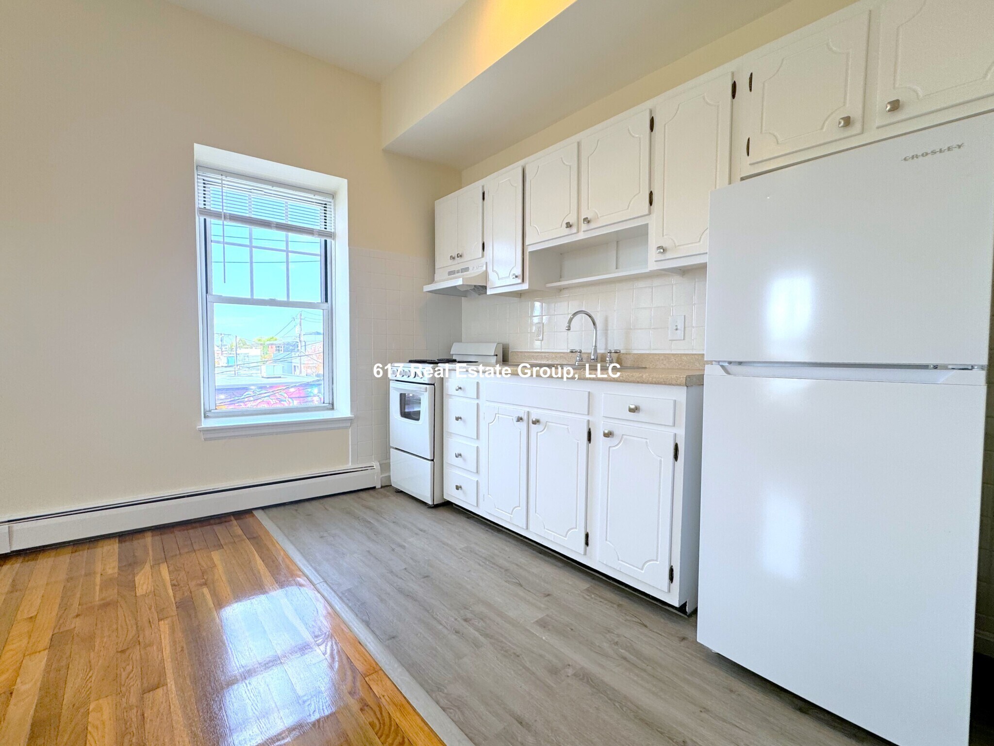 Building Photo - 164 N Beacon St