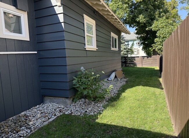 Building Photo - Charming Kalispell Home