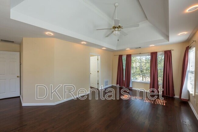 Building Photo - 2433 Gablewood Dr NE