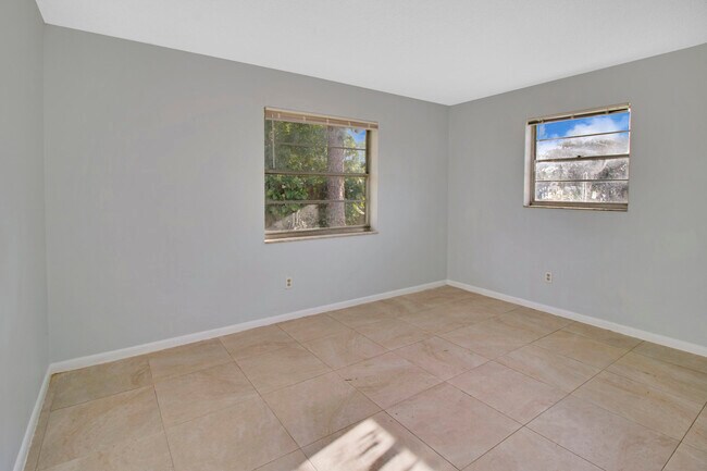 Building Photo - 3040 Martin Ave