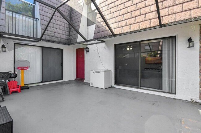 Building Photo - 7627 Courtyard Run W