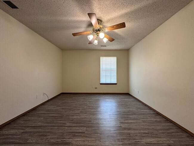 Building Photo - 1060 Farley Cir