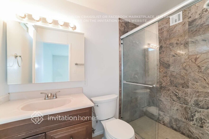 Building Photo - 5652 W Cochise Dr