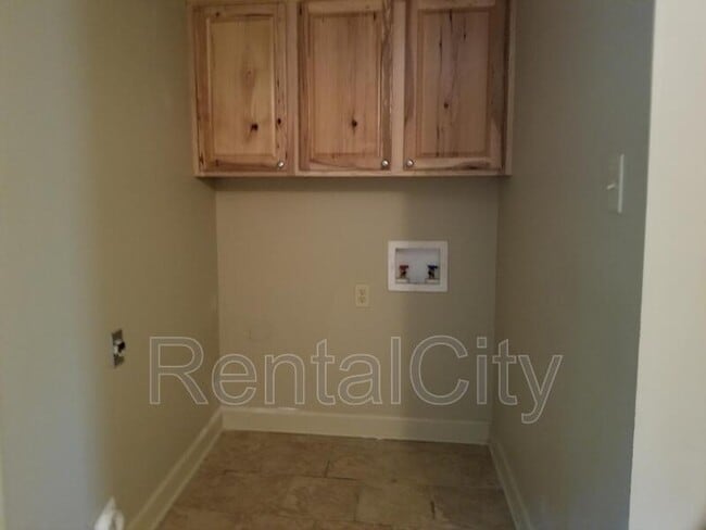 Building Photo - 948 Bear Creek Rd