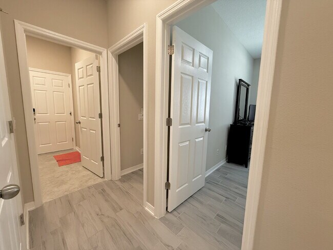 Building Photo - "Charming 3-Bed Oasis with 2 Full Baths in...