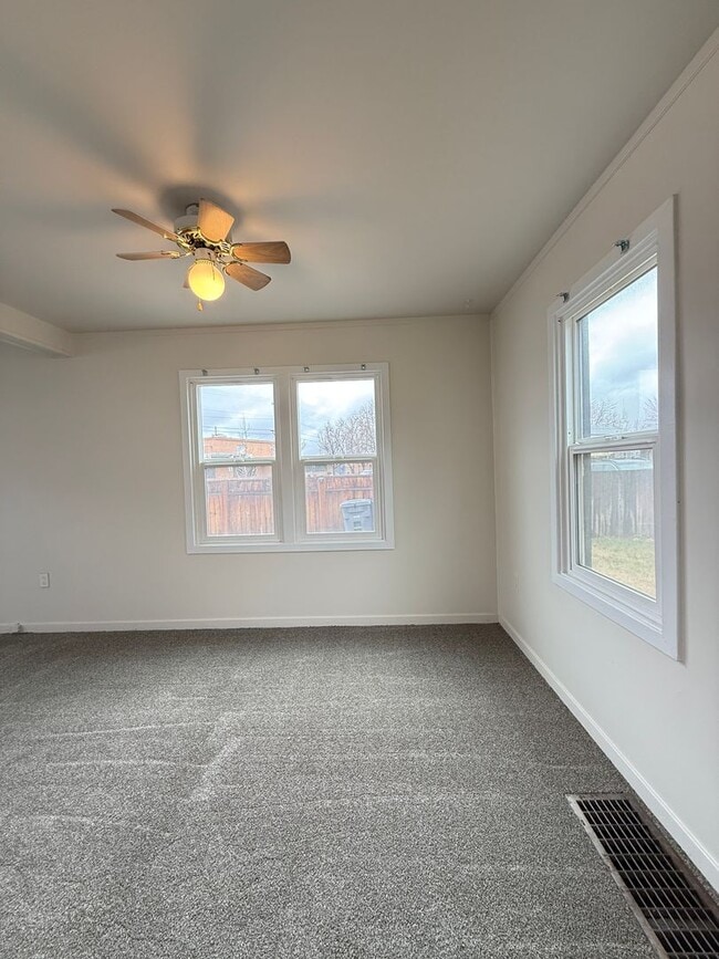 Building Photo - 1115-1117 Long Ave