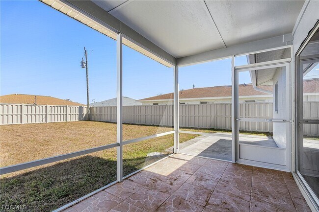 Building Photo - 527 SE 6th Ave