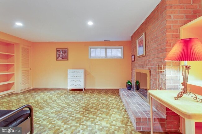 Building Photo - 6063 Hardwick Pl