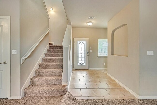 Building Photo - 3873 Loma Brisa Dr