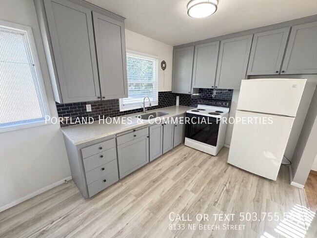 Building Photo - 8133 NE Beech St