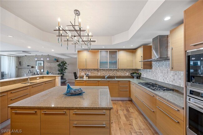 Building Photo - 13675 Vanderbilt Dr