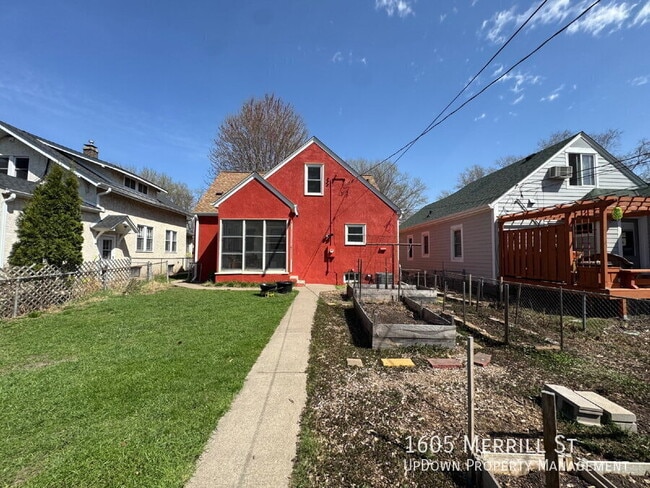 Building Photo - 1605 Merrill St