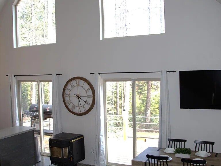 Building Photo - 230 Tamarack Woods Dr