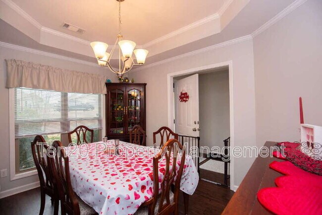 Building Photo - 3100 Gatewood Dr